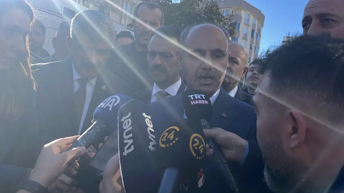 Arslan Apartmanı'nda Enkaz Altından Bir Kız Çocuk Sağ Kurtarıldı