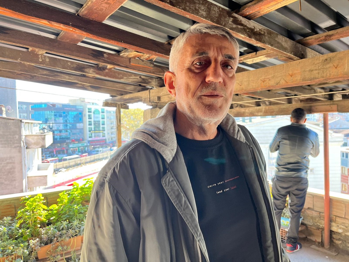 Kocaeli'de Yıkılan Binada Aile Kurtarılmayı Bekliyor