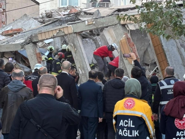 The old state of the collapsed building in Gebze has emerged
