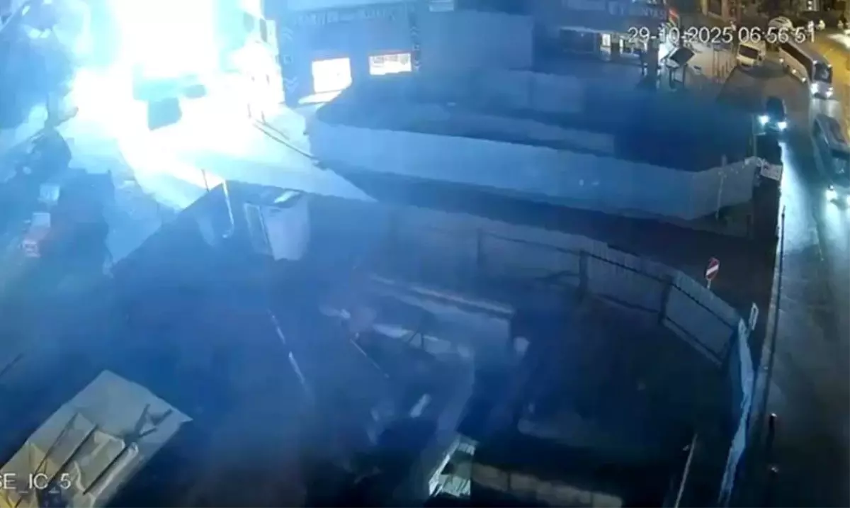 Kocaeli'de Yıkılan Bina Anı Güvenlik Kamerasında