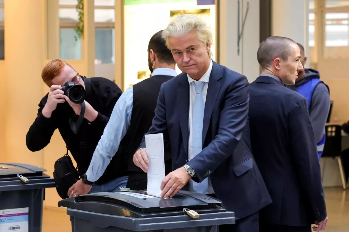 Hollanda seçimleri: Aşırı sağcı Wilders ile sosyal demokratlar yarışıyor