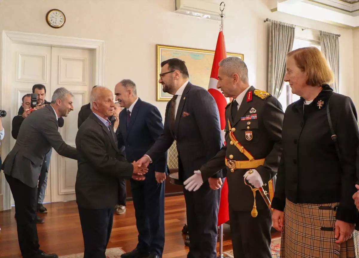 İzmir ve çevre illerde Cumhuriyet'in 102. yıl dönümü kutlandı