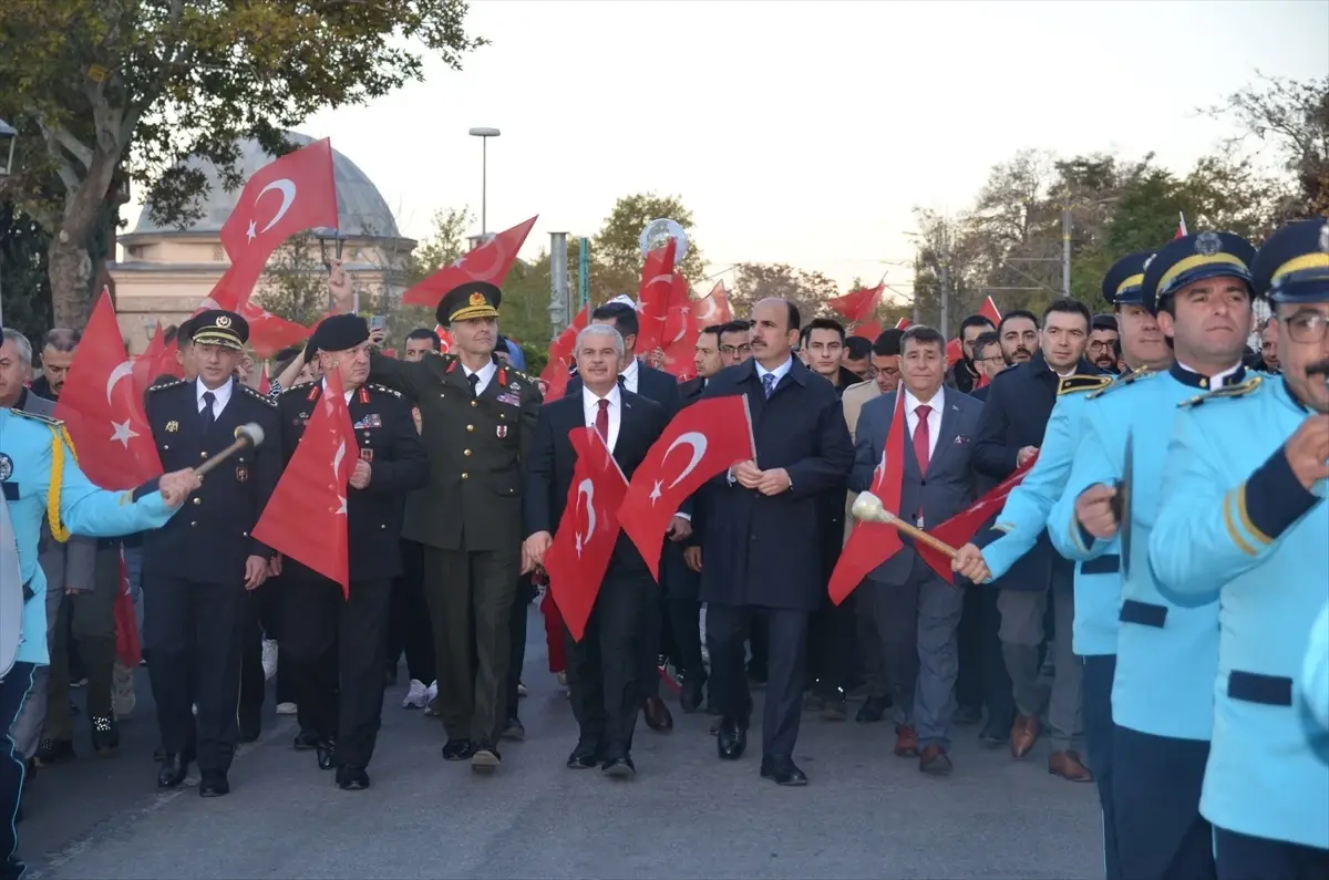 Konya'da Cumhuriyet Bayramı Fener Alayı Düzenlendi
