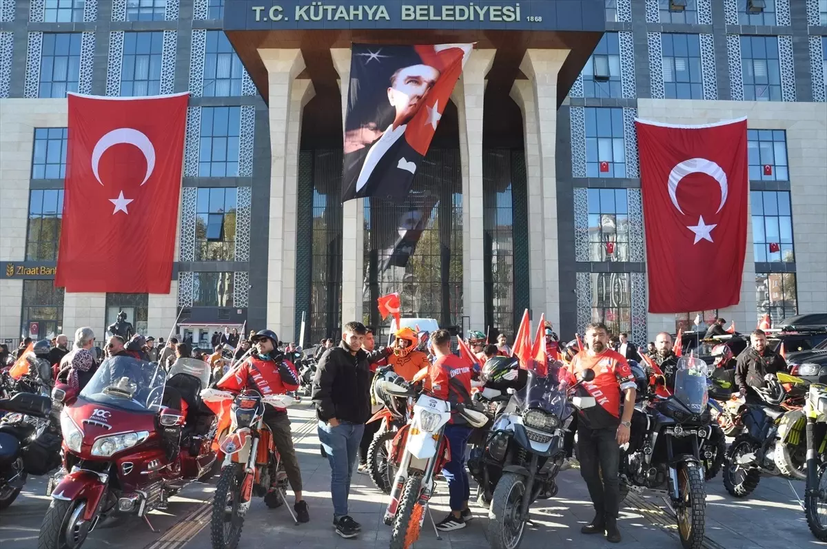 Kütahya'da Cumhuriyet Bayramı İçin Motosiklet Korteji Düzenlendi