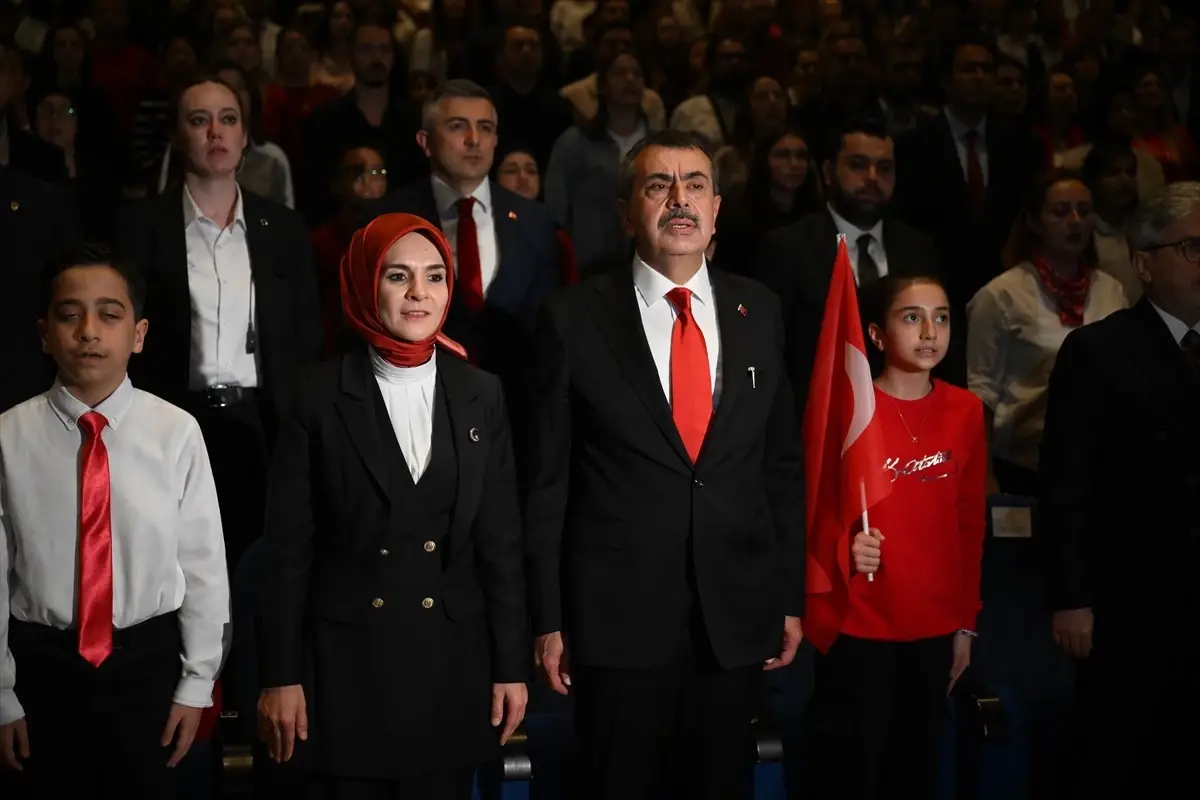 MEB 'Köklü Geçmişten Güçlü Cumhuriyete' Yarışmasının Ödül Törenini Düzenledi