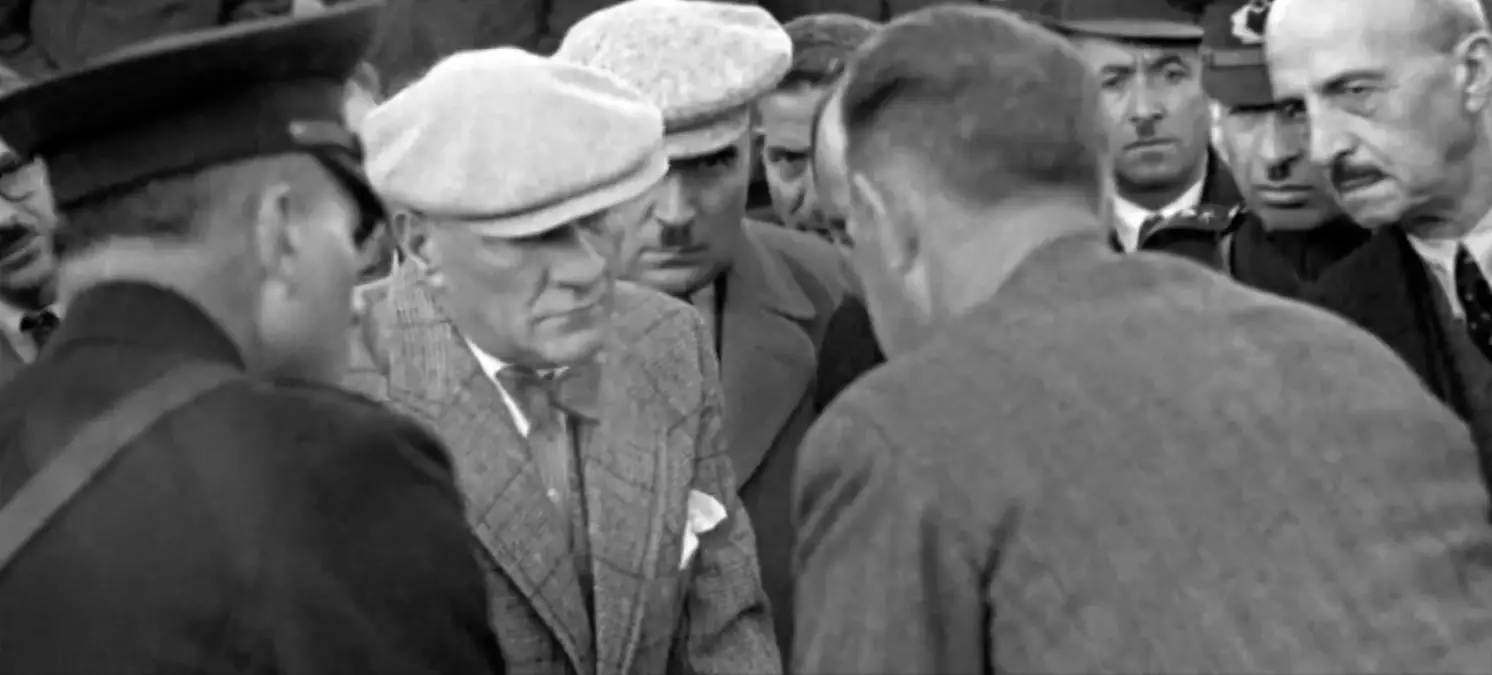 MSB, 29 Ekim Cumhuriyet Bayramı'nı Atatürk'ün Yurt Gezileri ve 10'uncu Yıl Nutku Görüntüleriyle Kutladı