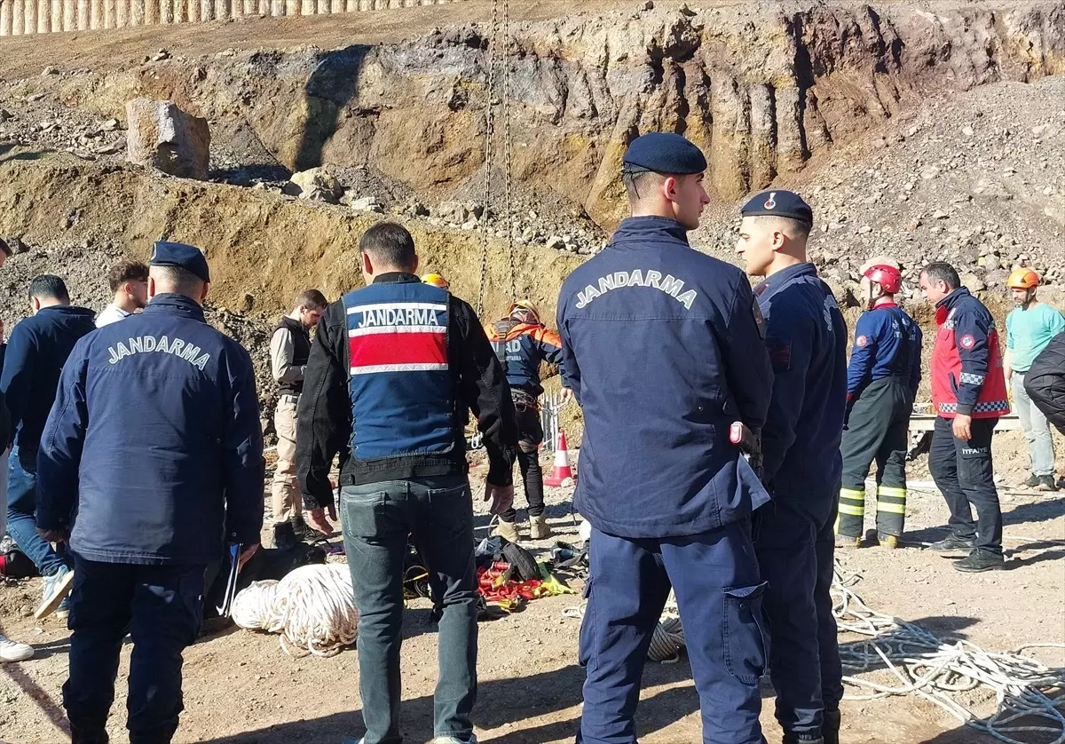 Akyazı'da Yol Yapımında Kuyuya Düşen İşçi Hayatını Kaybetti