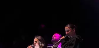 Zeynep Bastık, 29 Ekim Cumhuriyet Bayramı'nda Osmangazi Meydanı'nda Konser Verdi