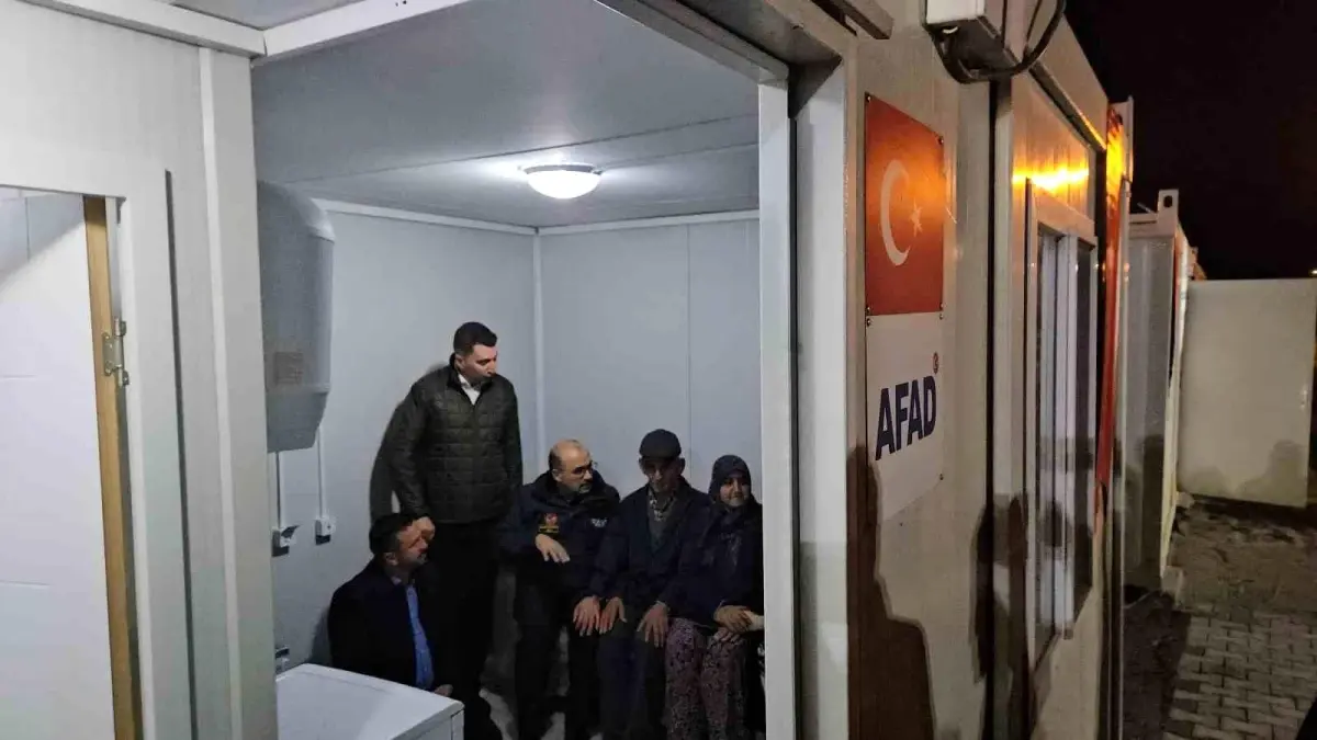 AFAD, Sındırgı'da Depremzedelere Konteyner Teslimatı Yapıldı