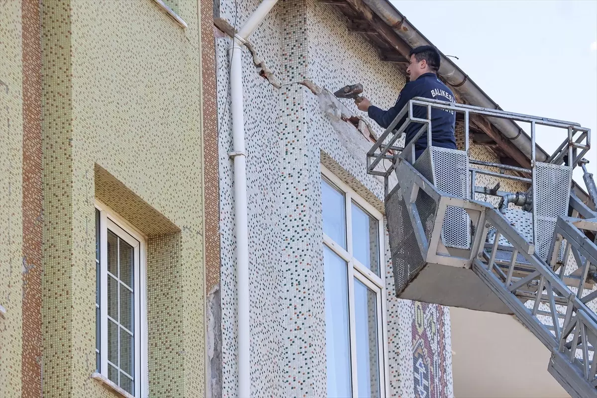 Sındırgı'da Deprem Sonrası Hasar Tespit Çalışmaları Devam Ediyor