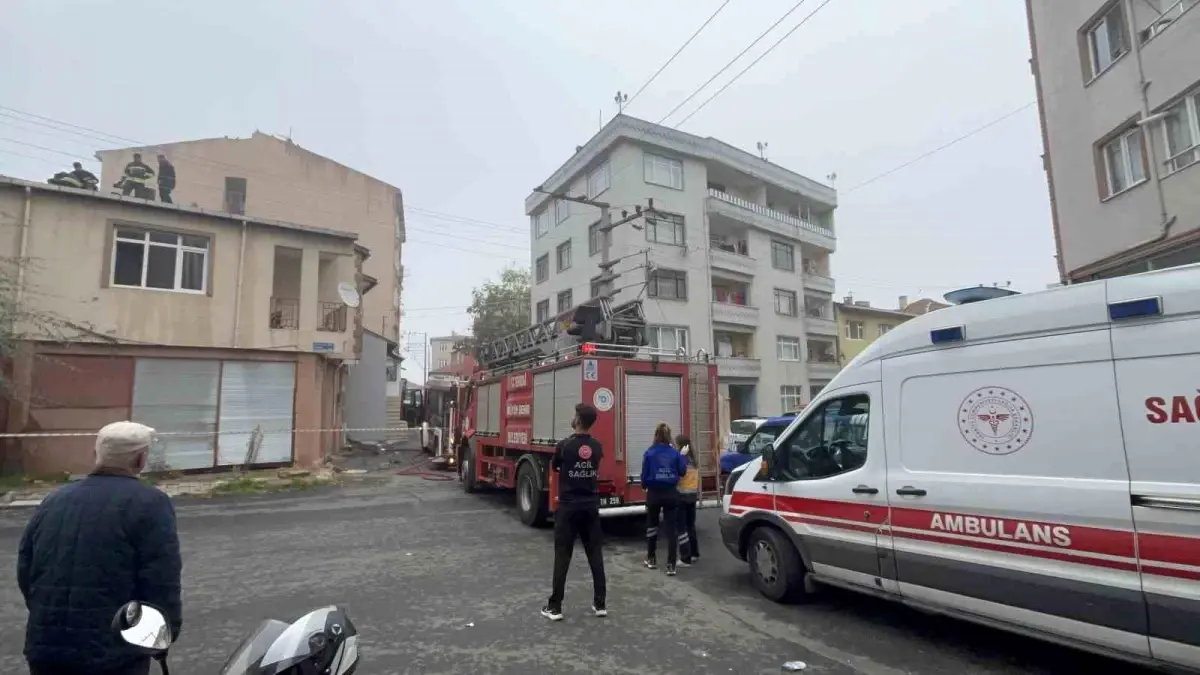 Tekirdağ Çorlu'da Baca Yangını Söndürüldü, Çatıda Maddi Hasar Oluştu
