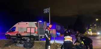 Uşak'ta Motosiklet ve Otomobil Çarpıştı: 2 Yaralı