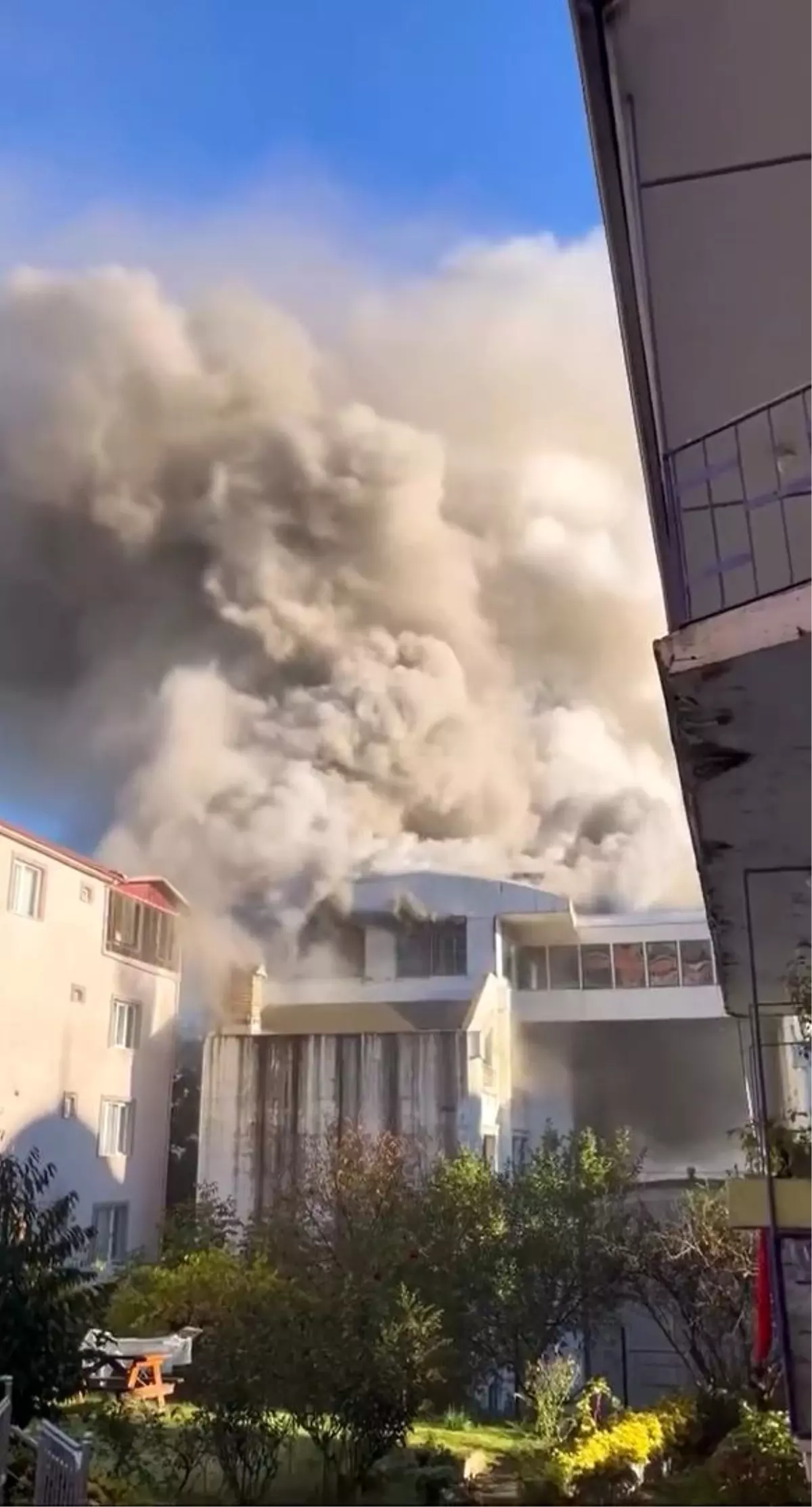 Yalova'da Bir Otelde Çatı Yangını