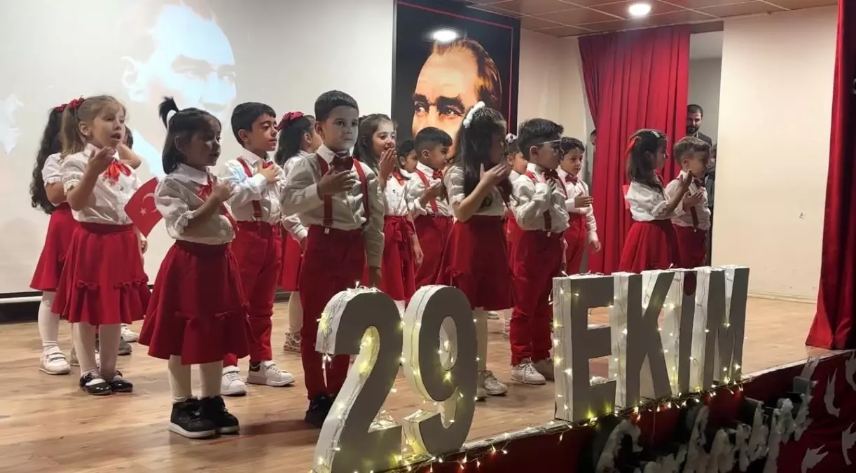 Yüksekova'da Cumhuriyet'in 102. yılı coşkuyla kutlandı