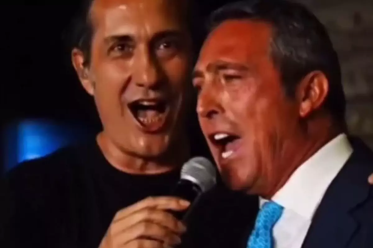 Ali Koç'tan İzmir Marşı performansı.