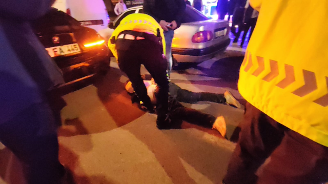 alkollu surucu kimlik isteyen polise tekme atti 19200122 7814 m