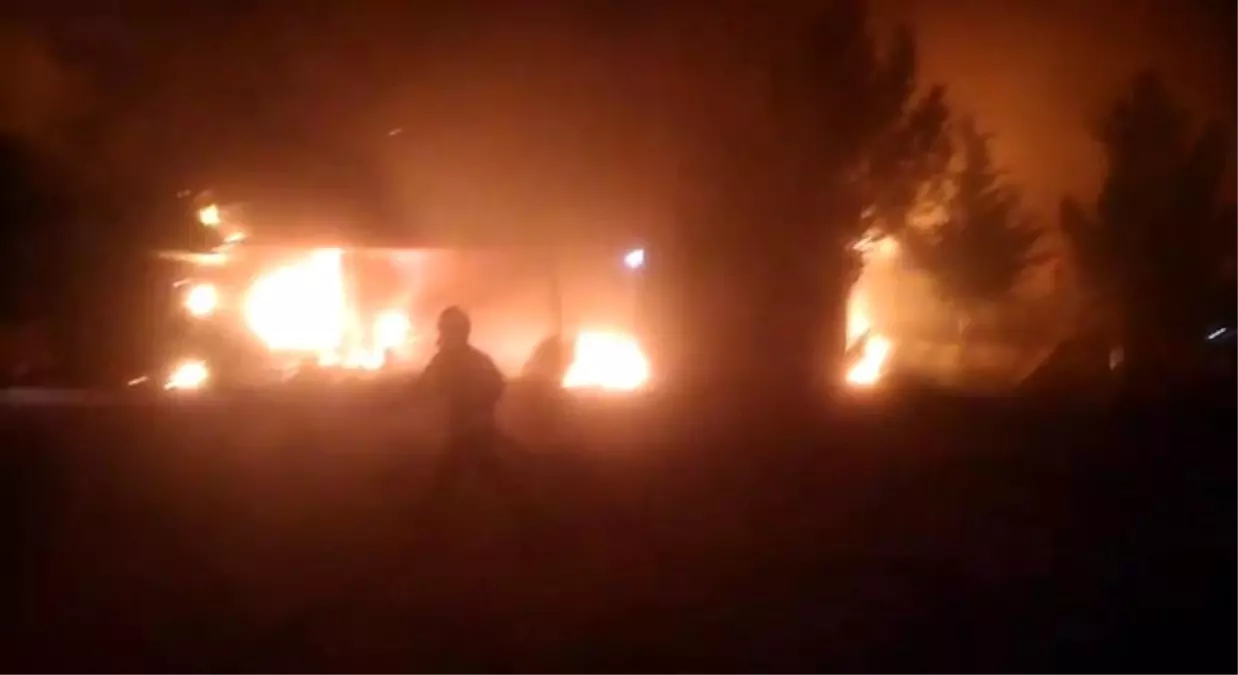 Batman'da Restoranda Yangın, Tüpler Facianın Önüne Geçti