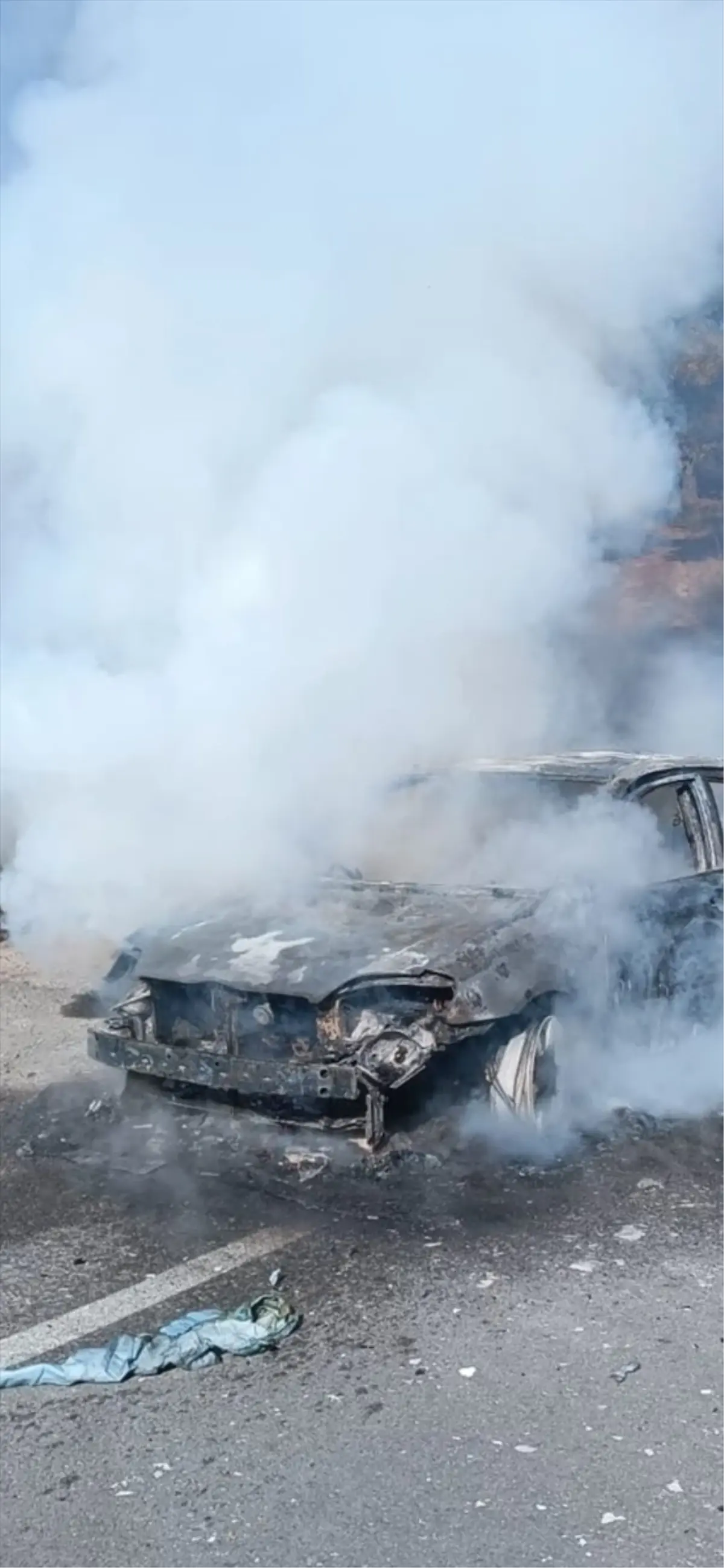 Bursa'da Hareket Halindeki Otomobil Alev Aldı