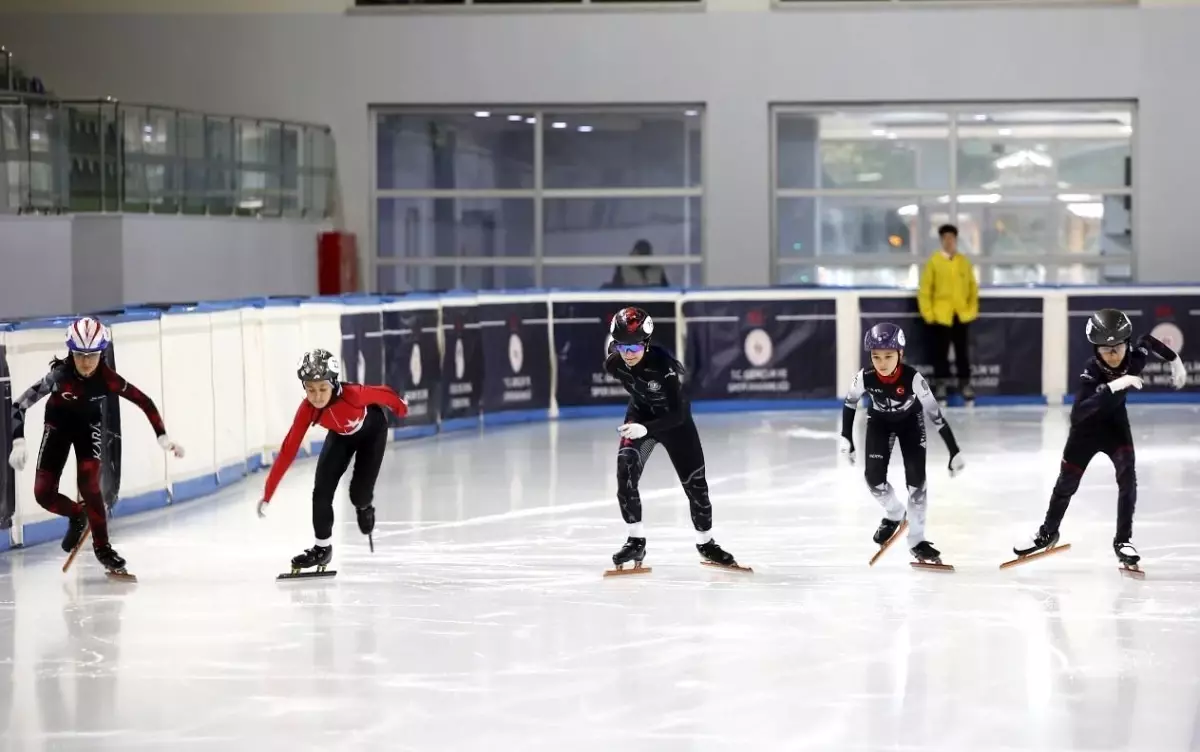 Erzurum'da Short Track Federasyon Kupası Heyecanı
