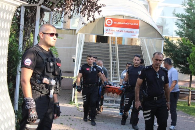 Camide katlettiği adamın eşine vahşeti tüyler ürperten sözle anlatmış 3 camide katlettigi adamin esine vahseti tuyler 19203225 5058 m