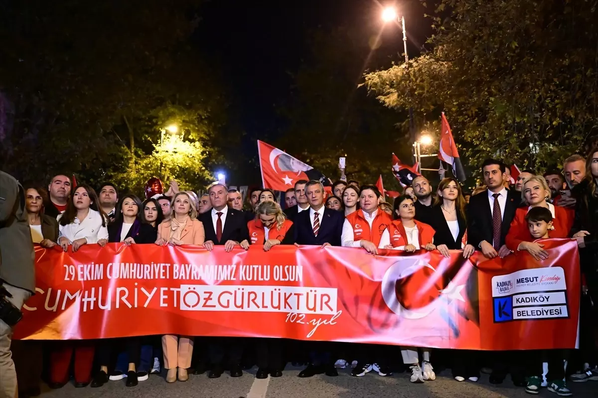 Özgür Özel, Cumhuriyet Yürüyüşünde Bağımsızlık Vurgusu Yaptı