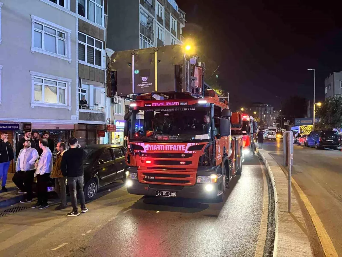 İstanbul Esenler'de 5 Katlı Binada Yangın: 15 Kişi Hastaneye Kaldırıldı