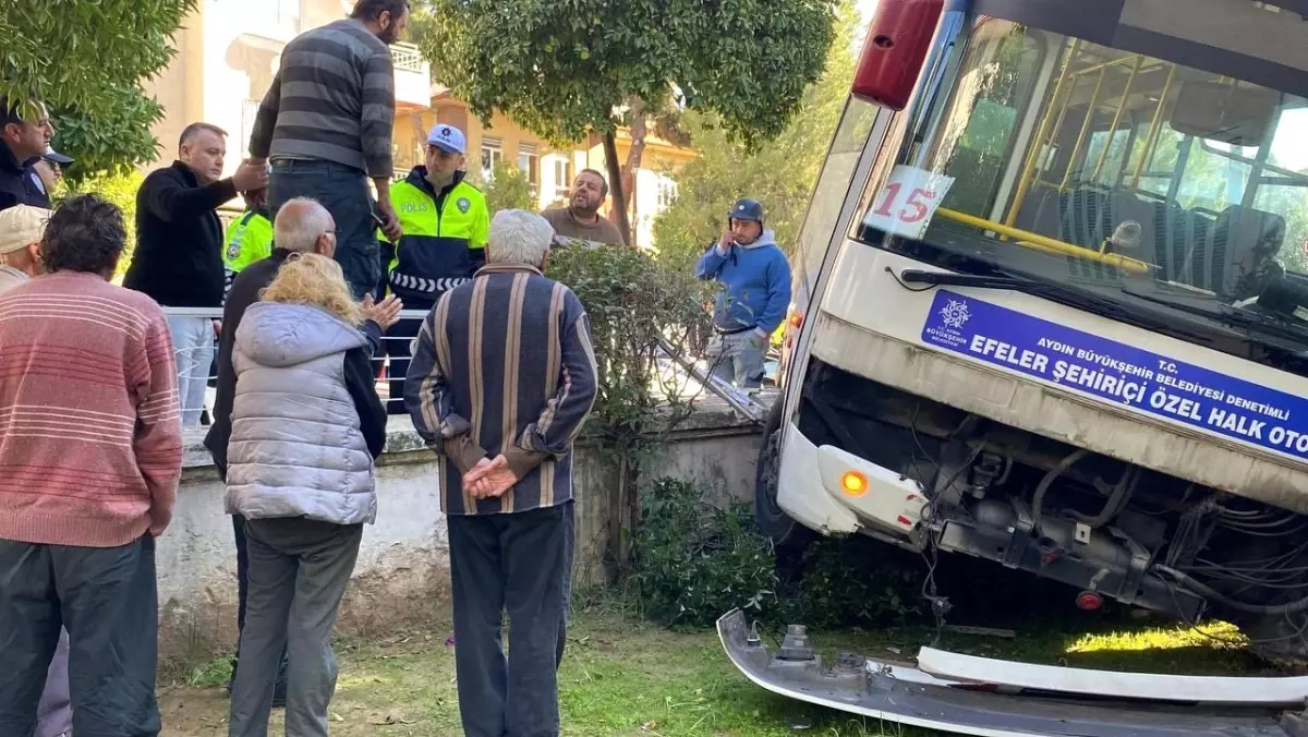 Minibüs Arızası Sonrası Evin Bahçesine Daldı