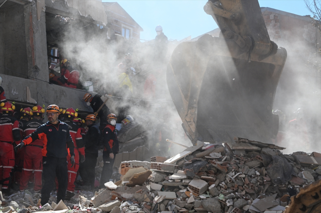 Gebze'de arama çalışmaları sona erdi! Anne ve babanın da cansız bedenlerine ulaşıldı 3 gebze de arama calismalari sona erdi anne ve 19200124 6115 m