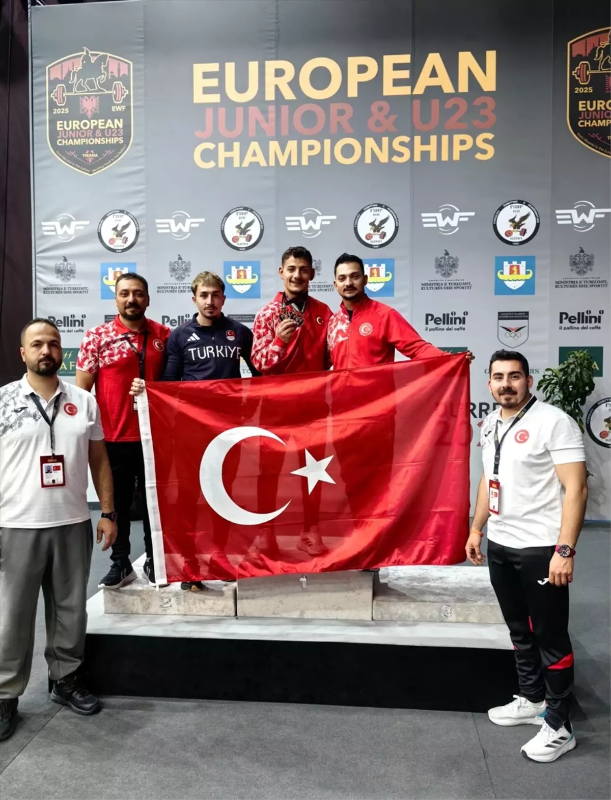 Milli Halterci Engin Kara, Avrupa Şampiyonası'nda 2 Bronz Madalya Kazandı