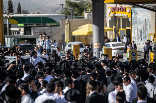 İsrail'de on binlerce Haredi sokaklara döküldü: Zorunlu askerliği istemiyoruz 7 israil de on binlerce haredi sokaklara dokuldu 19202076 8327 m