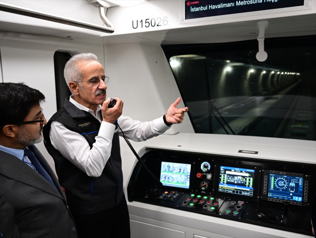 İstanbul'a yeni metro hattı! Bakan Uraloğlu seferlerin başlayacağı tarihi verdi 7 istanbul a yeni metro hatti bakan uraloglu 19201547 3053 m