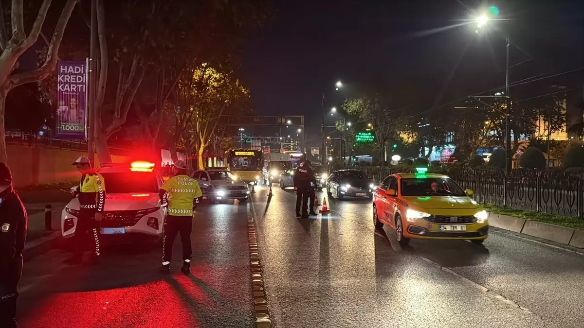 İstanbul'da Huzur Uygulaması: Polis Ekipleri Kontrol Noktaları Oluşturdu