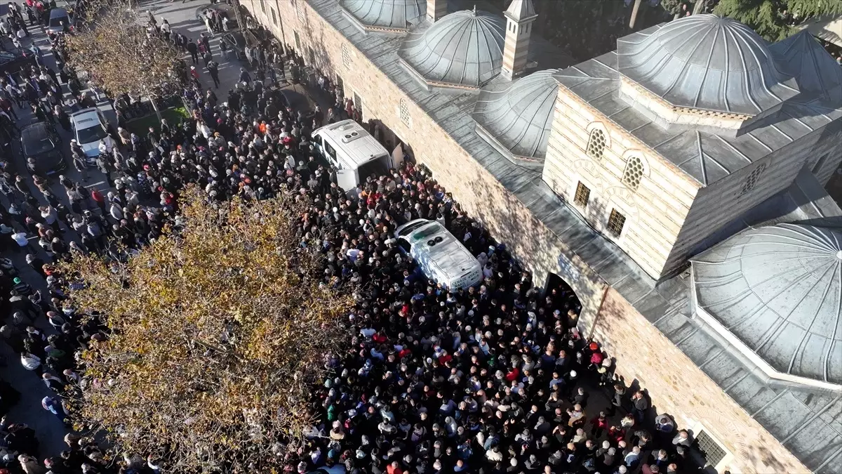 Gebze'de Çöken Binada Aile Fertlerinin Cenazeleri Defnedildi