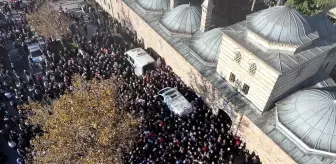 Kocaeli'de Çöken Binadan Son Anda Kurtarılan Genç Kızın Dramı