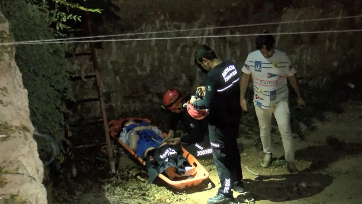 Antalya'da Rus Turist Kadın İnşaat Çukuruna Düştü