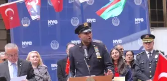 New York'un finans merkezi Wall Street'te, Cumhuriyet Bayramı nedeniyle göndere Türk bayrağı çekildi