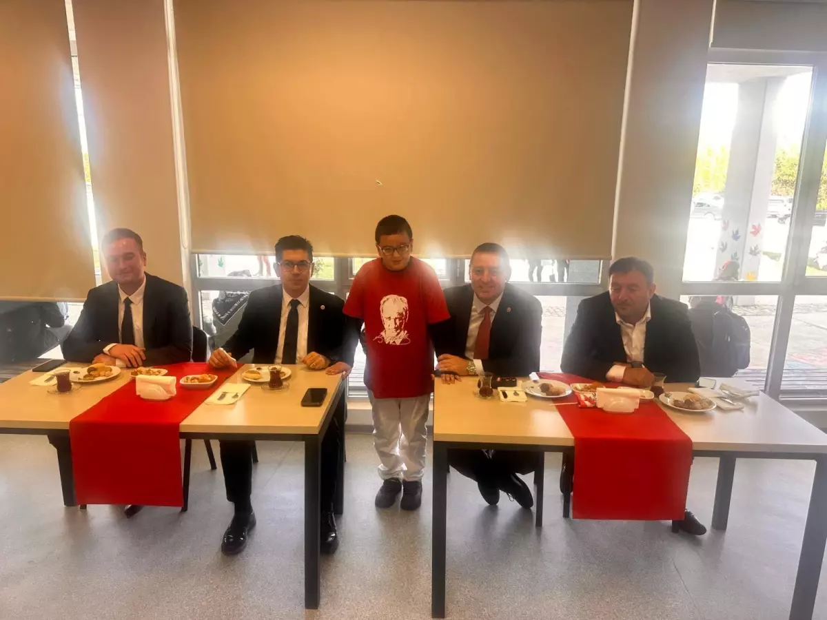 5. Sınıf Öğrencisi Okul Başkanı, Milletvekillerini Öğrencilerle Buluşturdu