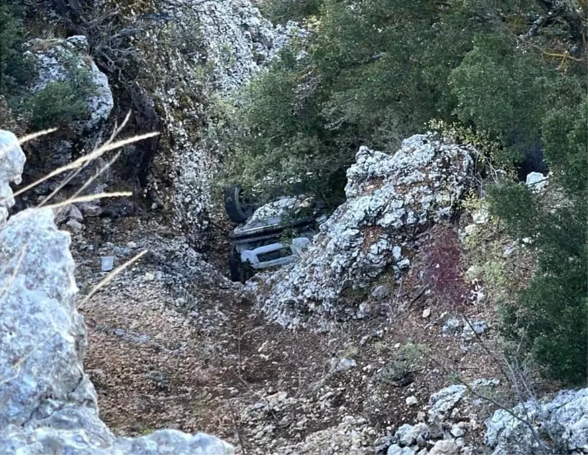 Mersin'de Uçuruma Yuvarlanan Aracın Sürücüsü Hayatını Kaybetti