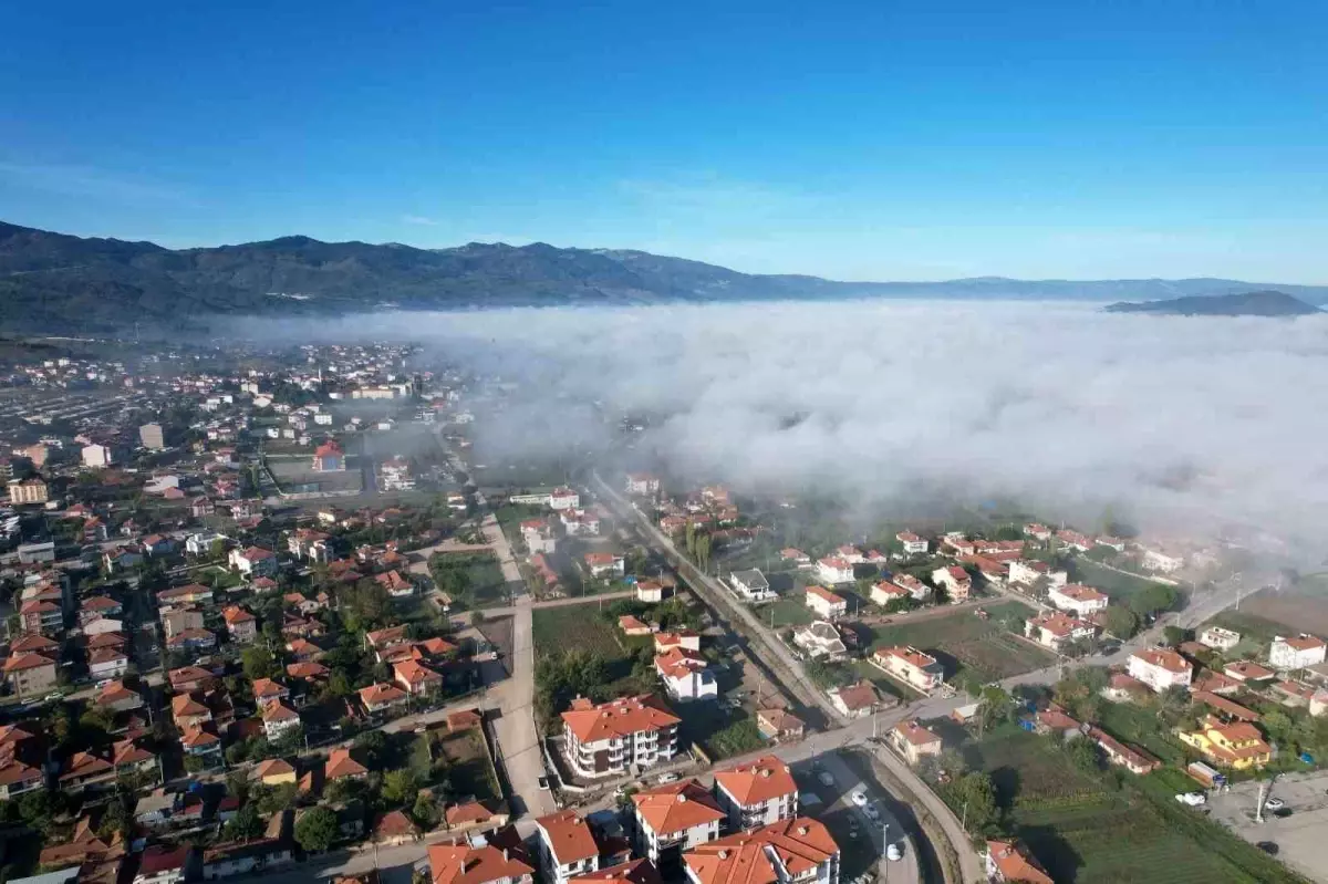 Sındırgı'da Deprem Sonrası Sisle Kaplanan Yıkım Görüntüleri