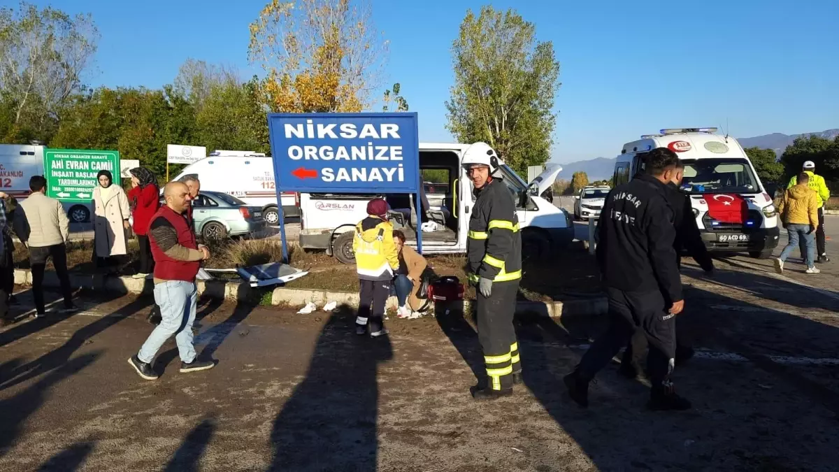 Tokat'ta Trafik Kazası: 10 Yaralı
