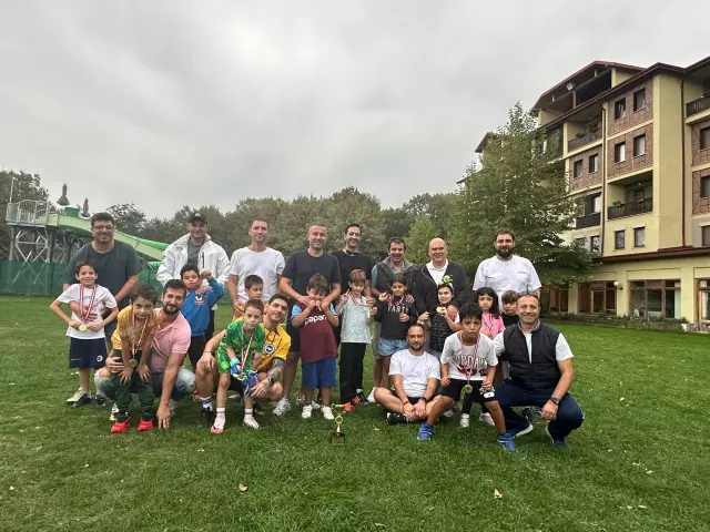 Türkiye'yi sarsan faciada can veren minik Doğa, Grand Kartal Otel sahipleriyle aynı karede 3 turkiye yi sarsan faciada hayatini kaybeden minik 19201402 9647 m