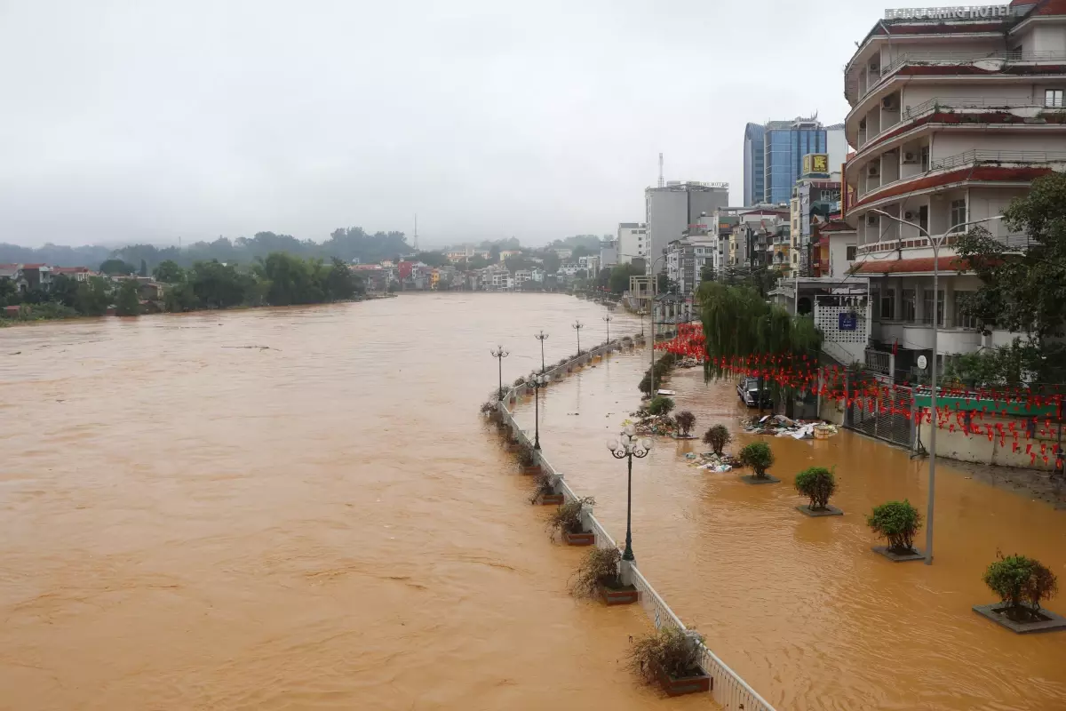 Vietnam'da şiddetli yağışlar sel felaketine yol açtı: 10 ölü