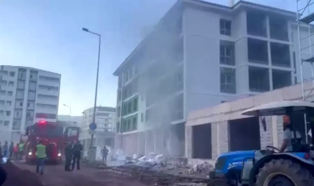Gaziantep'te Deprem Konutunda Yangın Çıktı