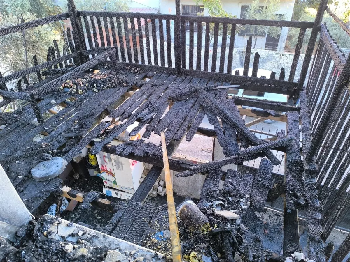 Adana'da Bir Ev Yangını: İtfaiye Ekipleri Müdahale Etti