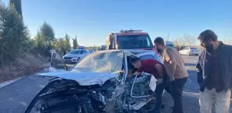 Adıyaman'da Trafik Kazası: 1'i Polis 2 Kişi Ağır Yaralandı