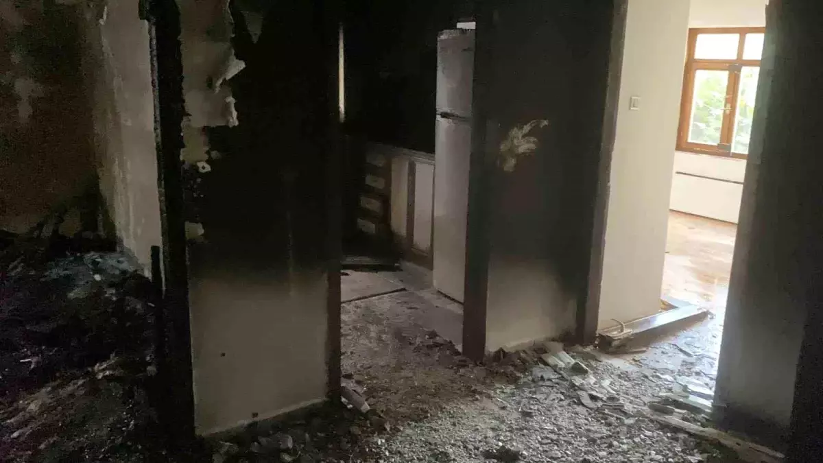 Ankara'da 4 Katlı Binada Yangın Çıktı