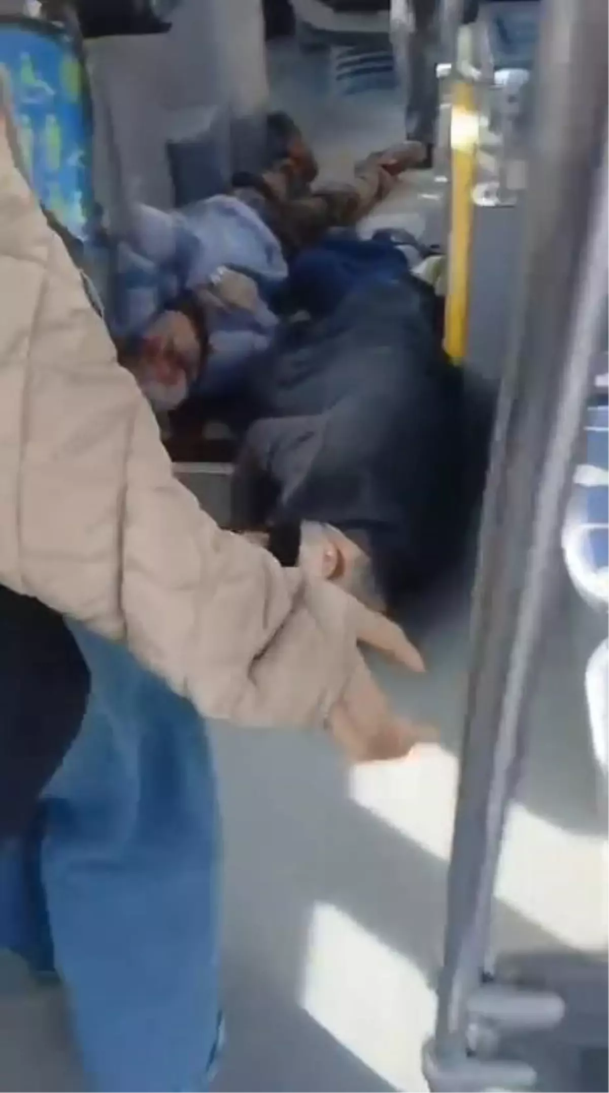 İETT Otobüsünde Bıçaklı Saldırı: 1 Ölü, 1 Yaralı