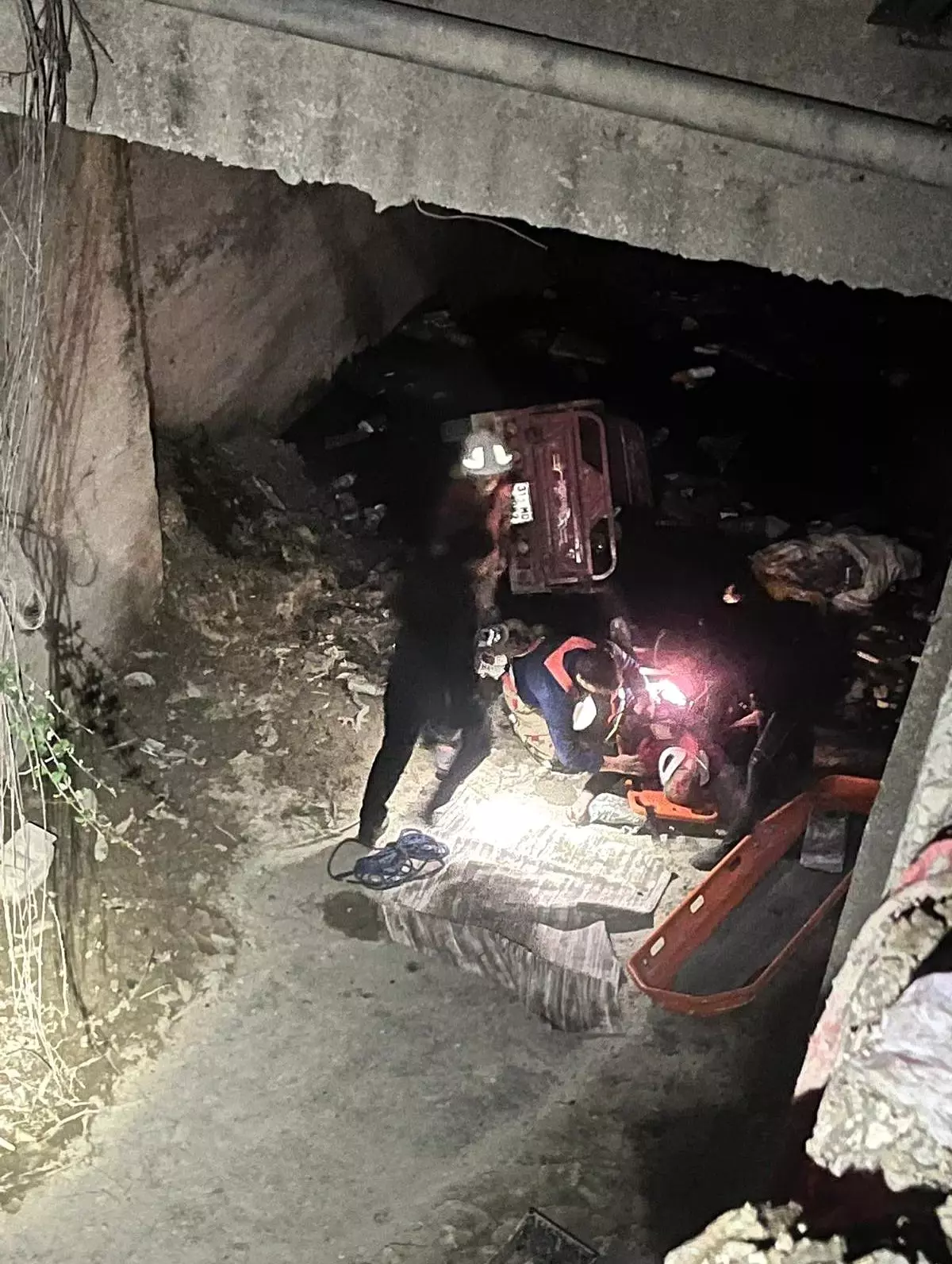 Hatay'da 3 Tekerli Motosiklet Asi Nehri'ne Uçtu, Sürücü Kurtarıldı