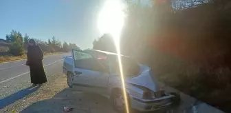 Bilecik’te Park Halindeki Araca Çarpan Araçta İki Yaralı