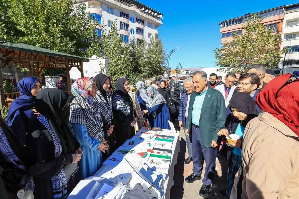 Bingöl'de Gazze'ye Destek Hayır Çarşısı Düzenlendi